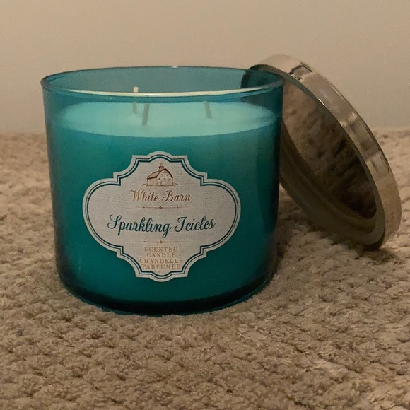 White Barn 3 wick scented candle Sparkling Icicles - Picture 1 of 2
